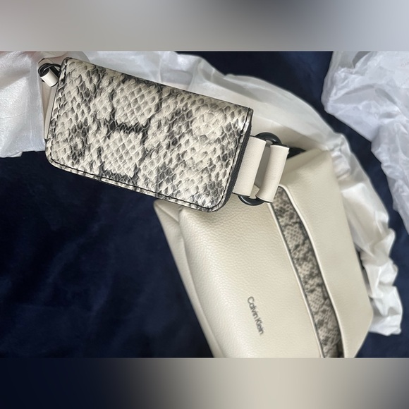 Calvin Klein purse - Picture 4 of 5